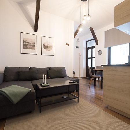 Lovely Brasov Flat With Patio And Mountain Views Bagian luar foto