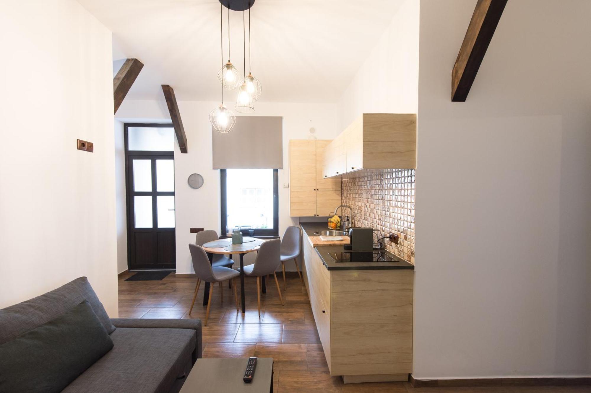 Lovely Brasov Flat With Patio And Mountain Views Bagian luar foto