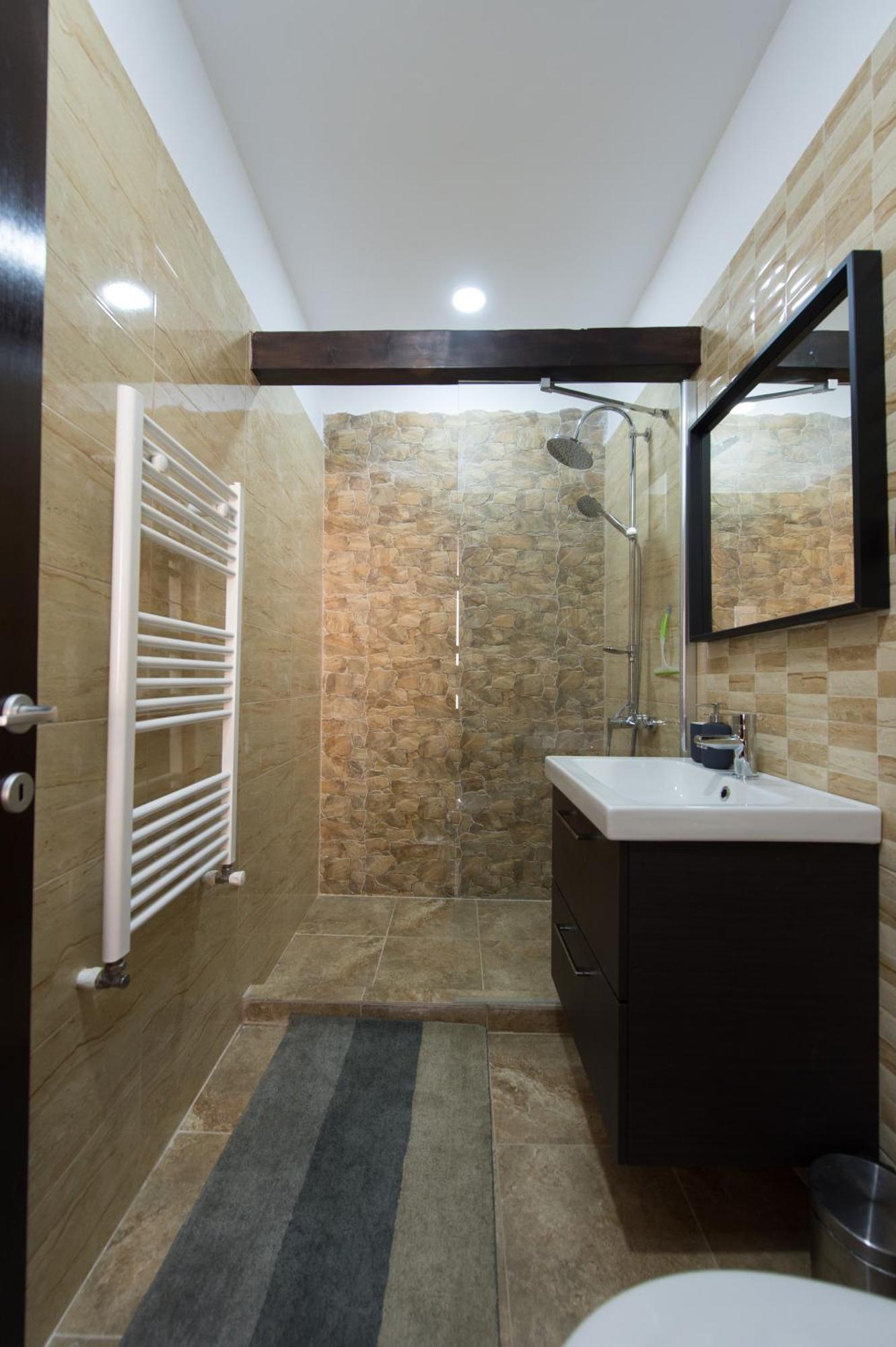 Lovely Brasov Flat With Patio And Mountain Views Bagian luar foto