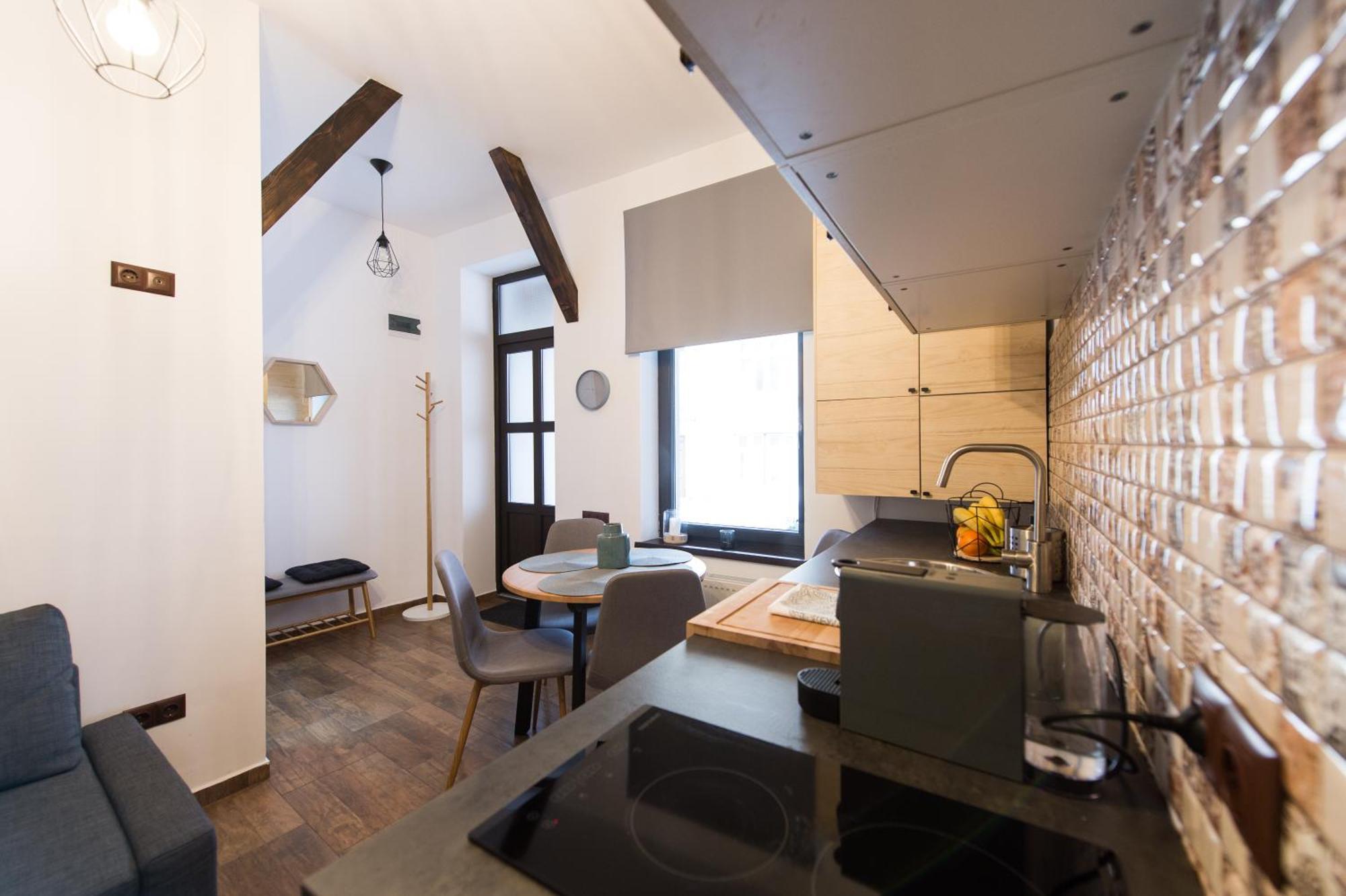 Lovely Brasov Flat With Patio And Mountain Views Bagian luar foto