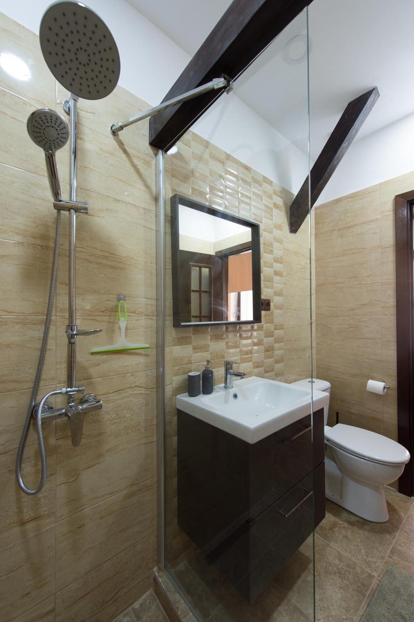 Lovely Brasov Flat With Patio And Mountain Views Bagian luar foto