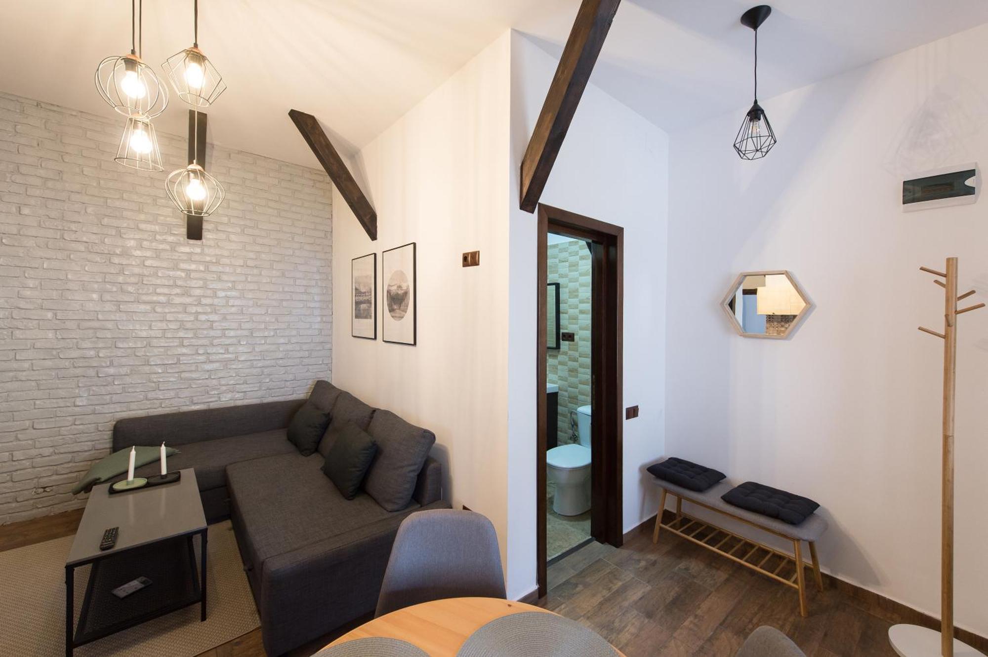 Lovely Brasov Flat With Patio And Mountain Views Bagian luar foto