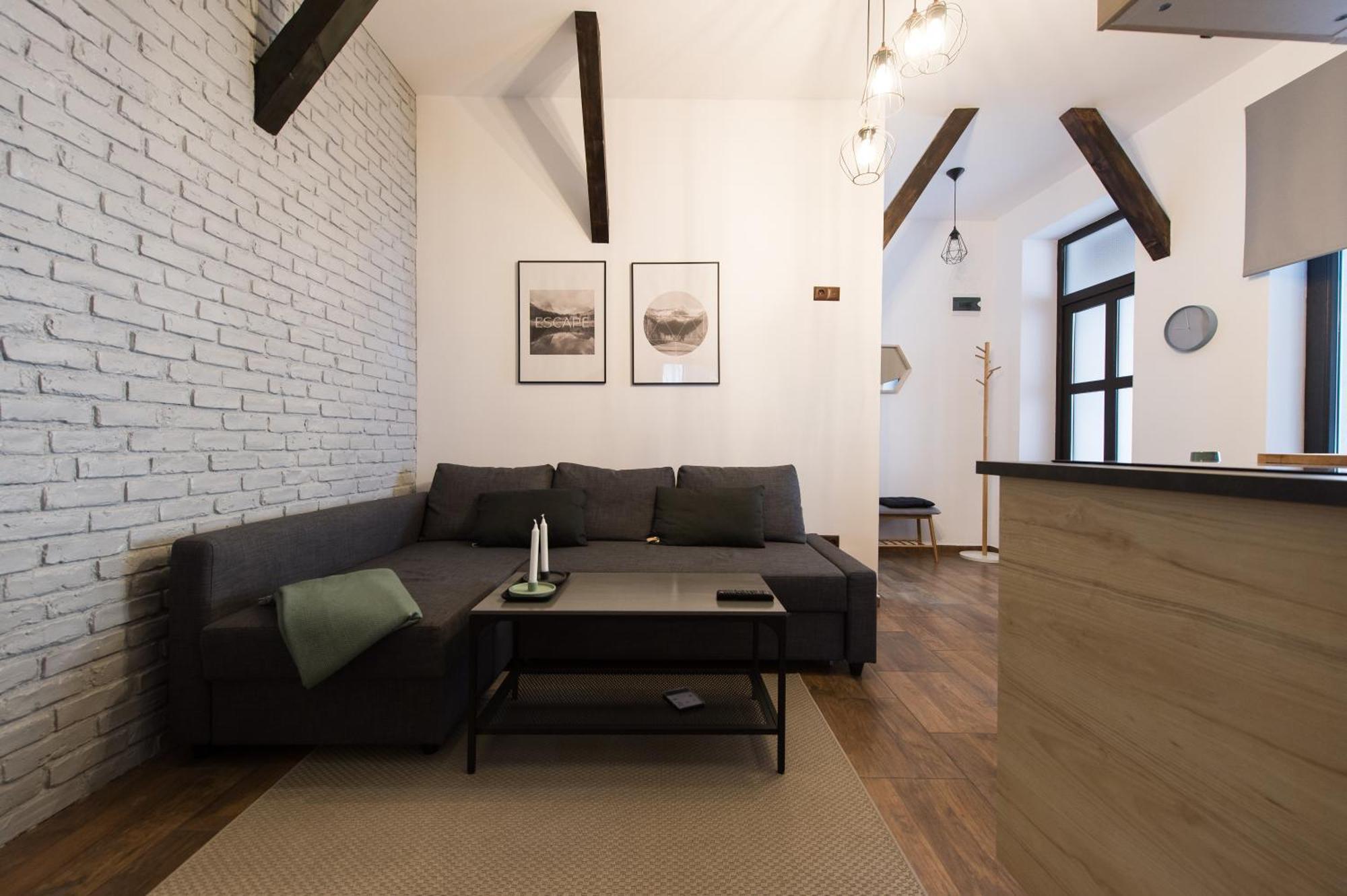 Lovely Brasov Flat With Patio And Mountain Views Bagian luar foto