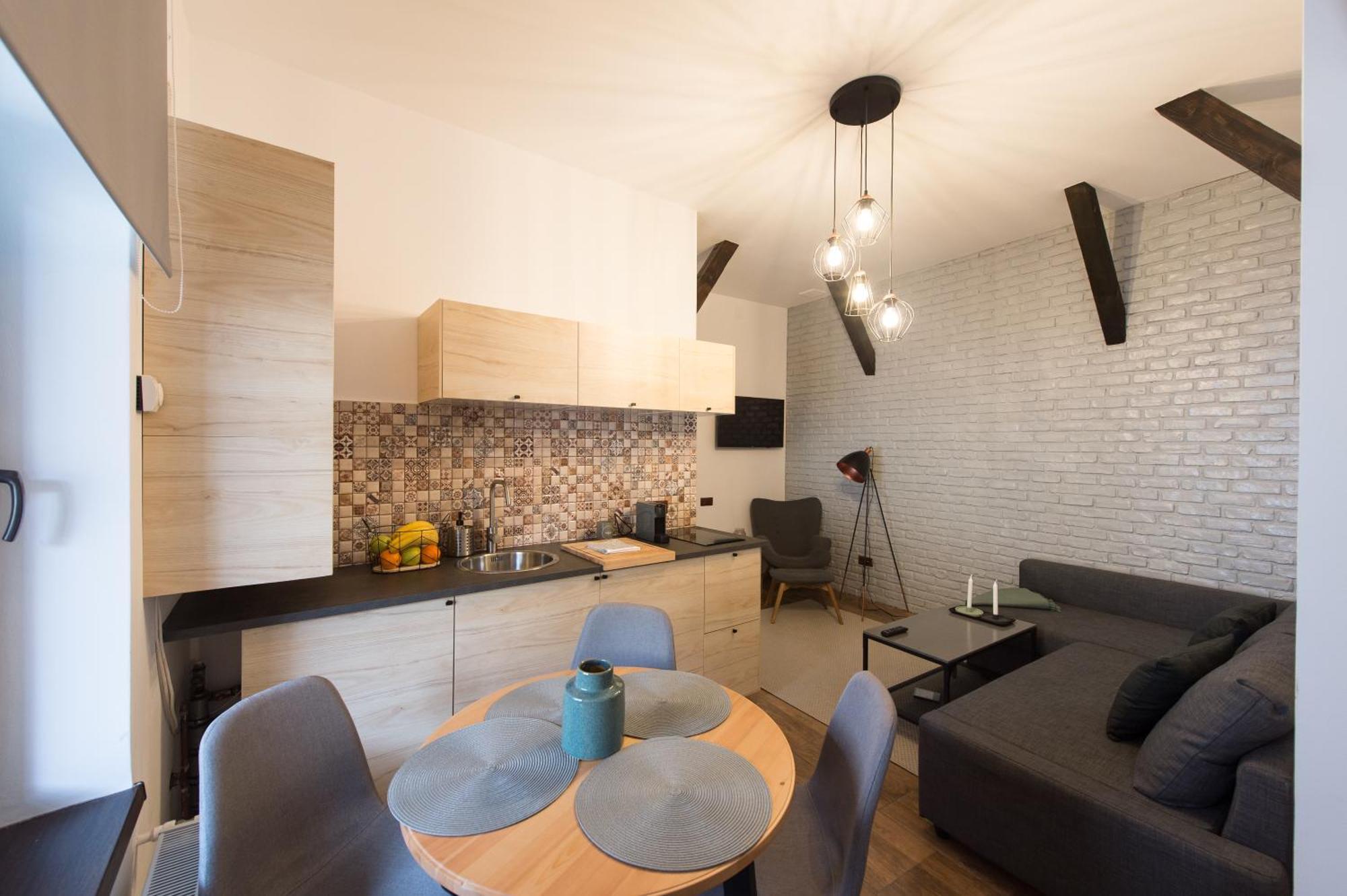 Lovely Brasov Flat With Patio And Mountain Views Bagian luar foto