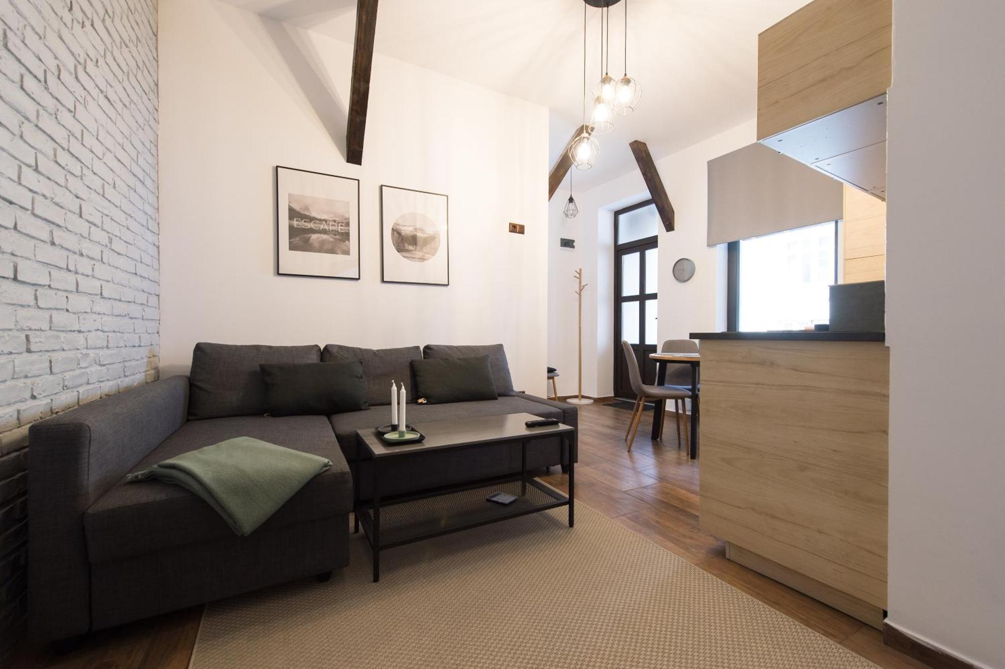 Lovely Brasov Flat With Patio And Mountain Views Bagian luar foto