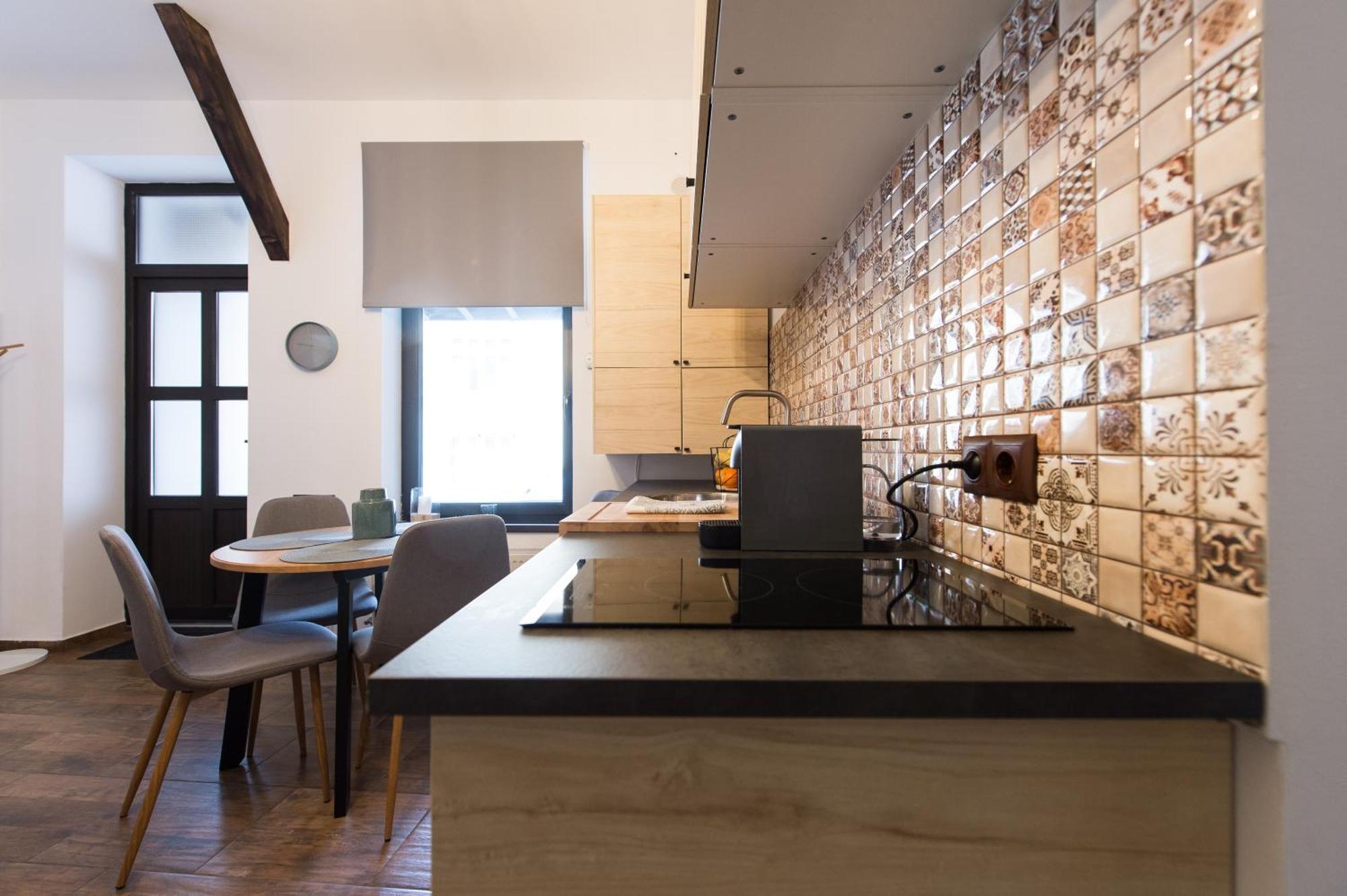 Lovely Brasov Flat With Patio And Mountain Views Bagian luar foto
