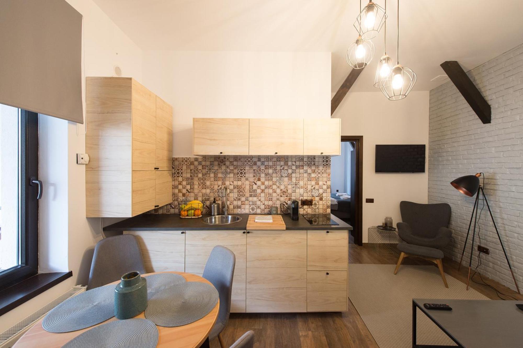 Lovely Brasov Flat With Patio And Mountain Views Bagian luar foto