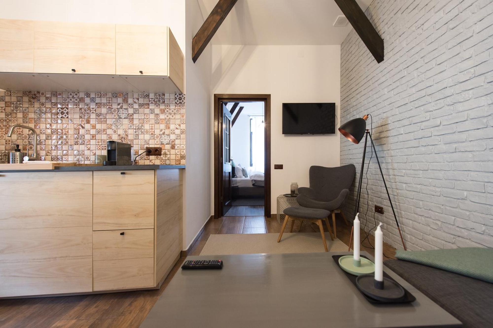 Lovely Brasov Flat With Patio And Mountain Views Bagian luar foto