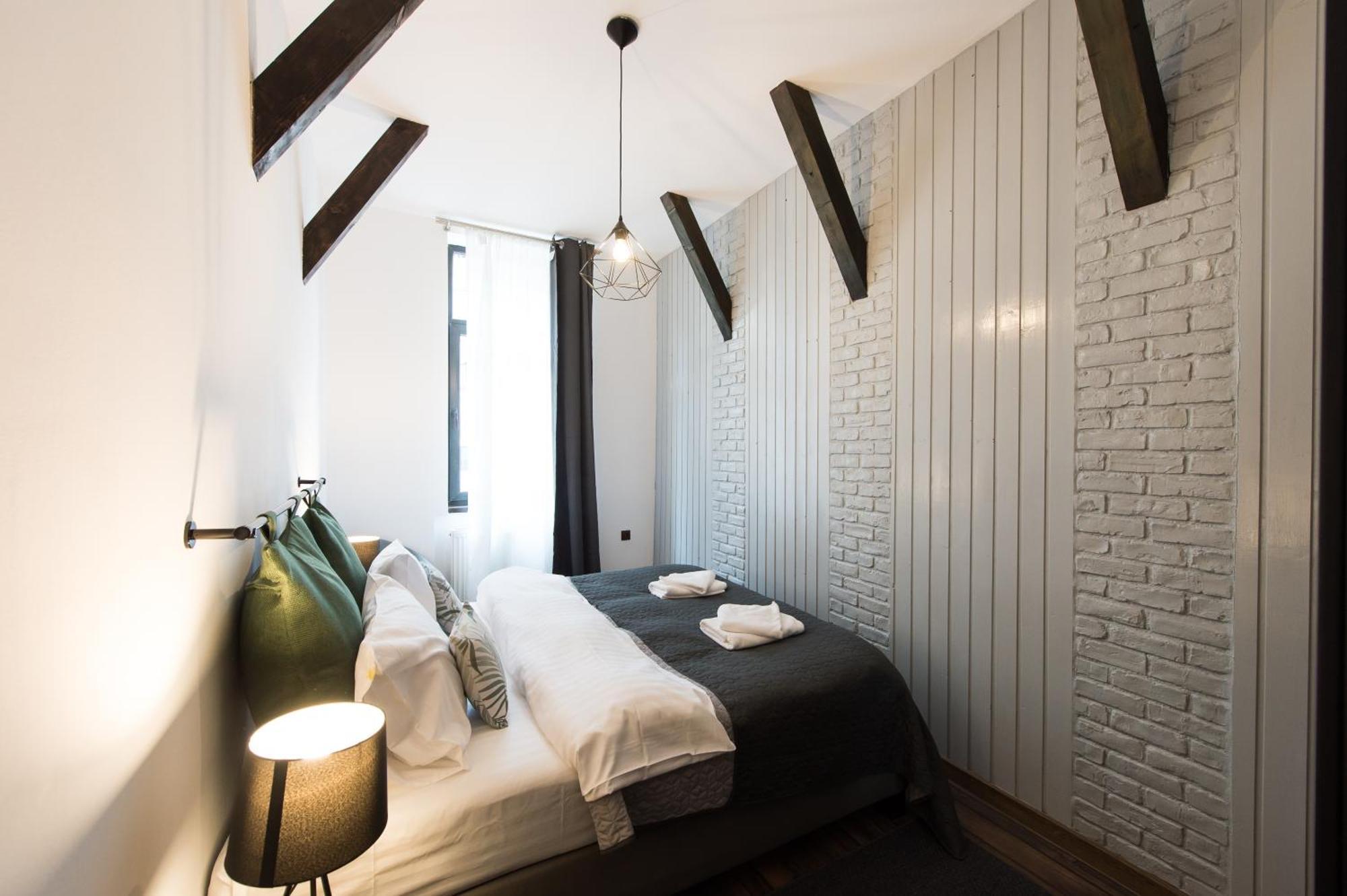 Lovely Brasov Flat With Patio And Mountain Views Bagian luar foto