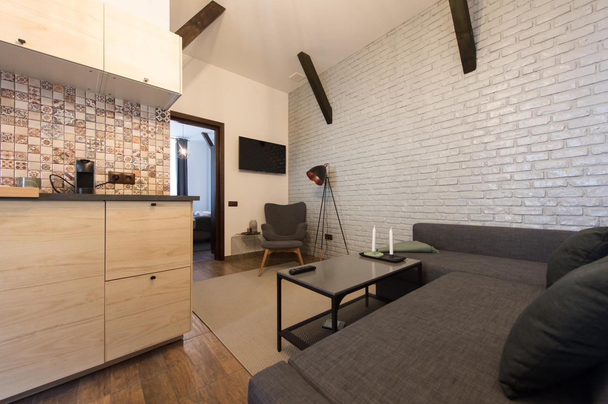 Lovely Brasov Flat With Patio And Mountain Views Bagian luar foto